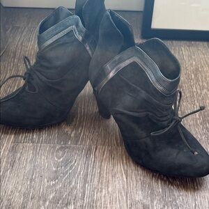 Elegant Navy suede Ankle Boots